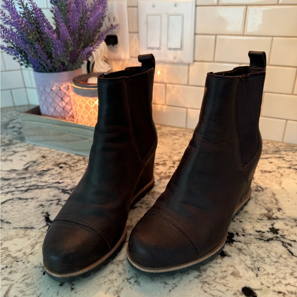 Women’s Ugg wedge shoes black size 6 lovely - Picture 5 of 15